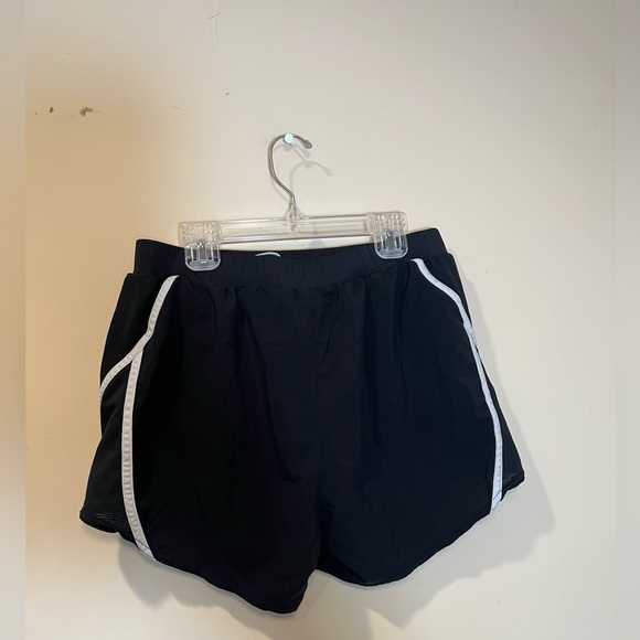 Under Armour Shorts - Picture 2 of 2